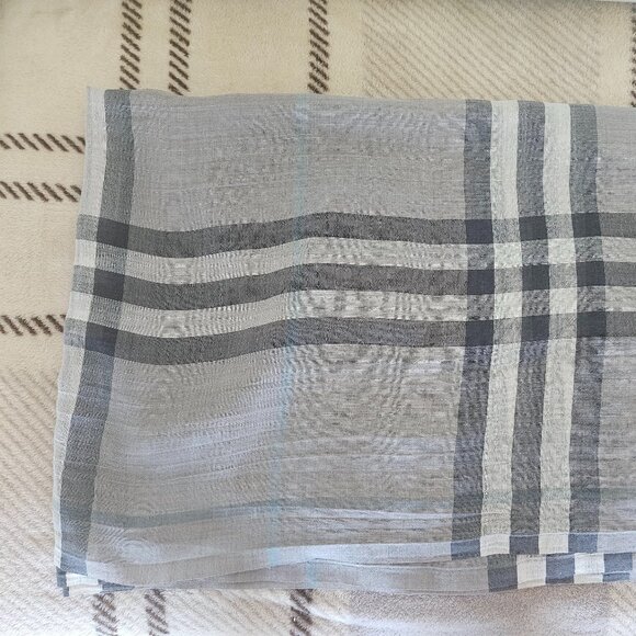 Burberry Linen Classic Checkered Lightweight Grey Wool & Silk Fringe Pashmina - Picture 3 of 8